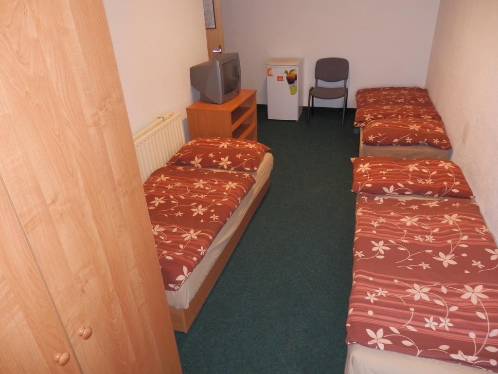 Ubytovna Pod Mostem Ostrava Ruang foto