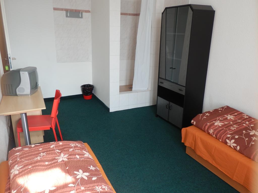 Ubytovna Pod Mostem Ostrava Bagian luar foto